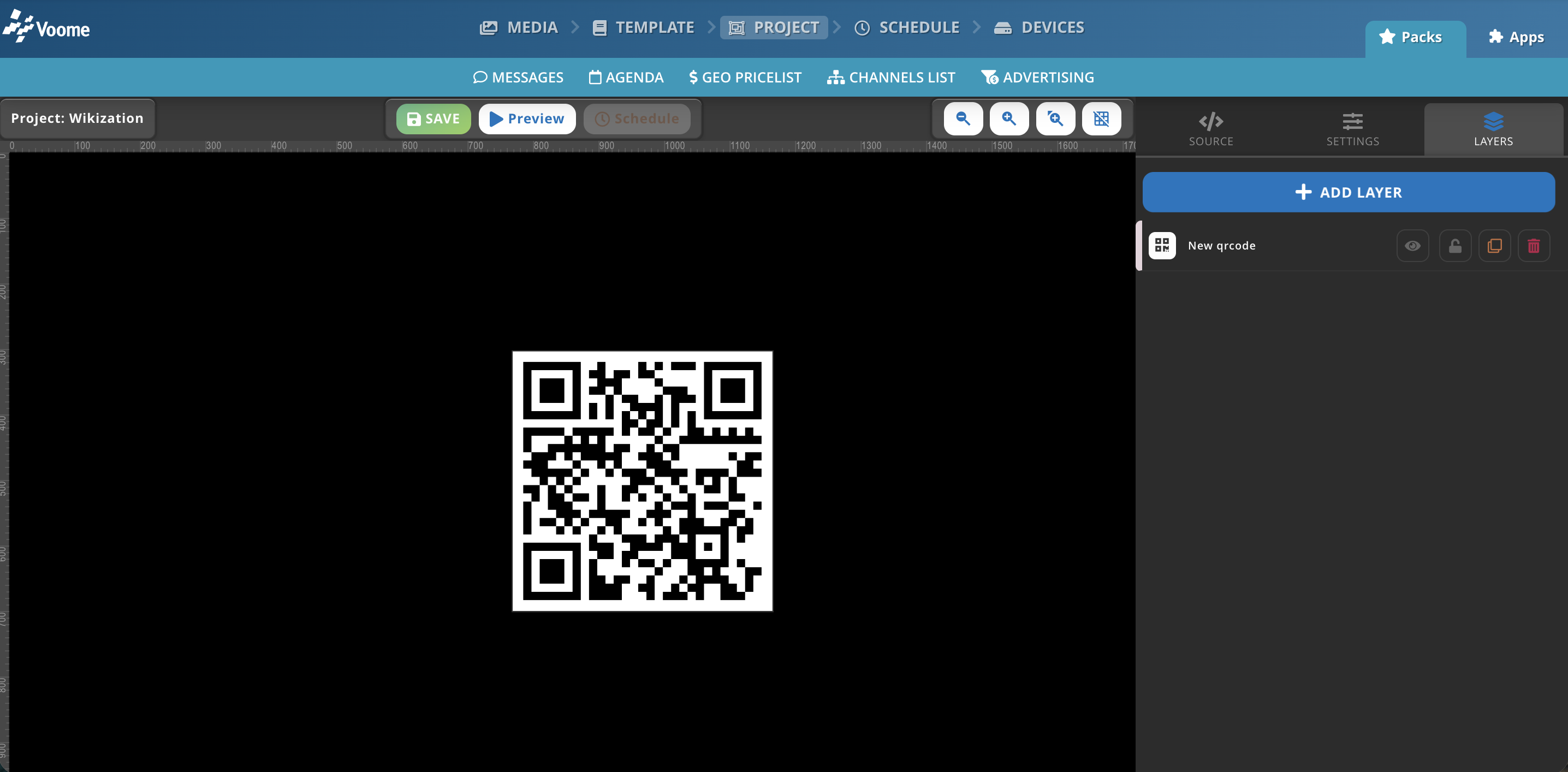 Un livello QRCode sopra un'immagine, con i suoi campi Content e Advanced